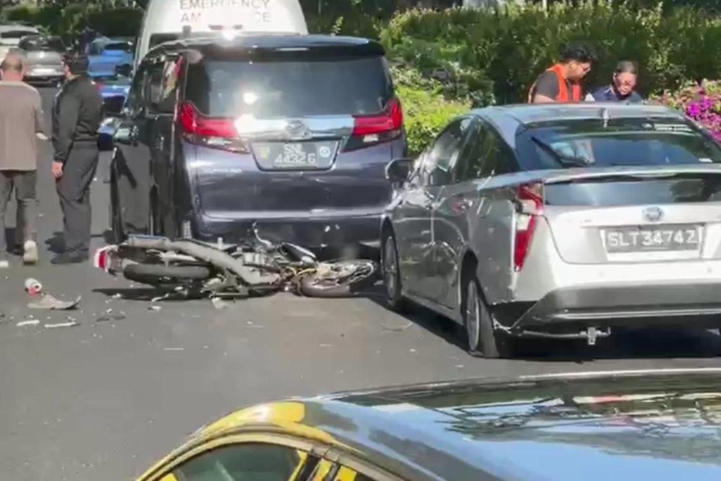 2 people taken to hospital after 5-vehicle accident on ECP – Causeway ...