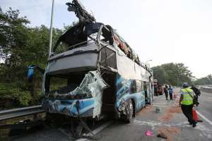 9 Singaporeans injured after tour bus from Genting overturned on Malaysia highway, Singapore News & Top Stories