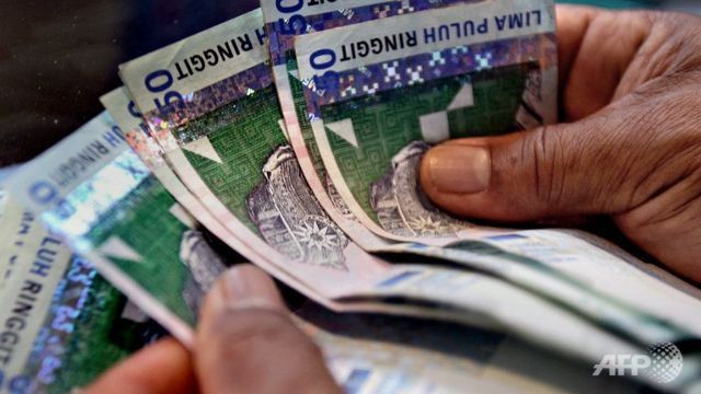 Ringgit sinks to one-year low against Singapore dollar