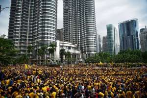 Bersih rally: Undeterred by arrests, thousands march against Malaysia PM Najib Razak in KL , SE Asia News & Top Stories