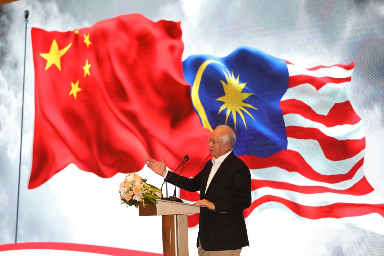 Why did China side with Malaysia and not with Singapore?
