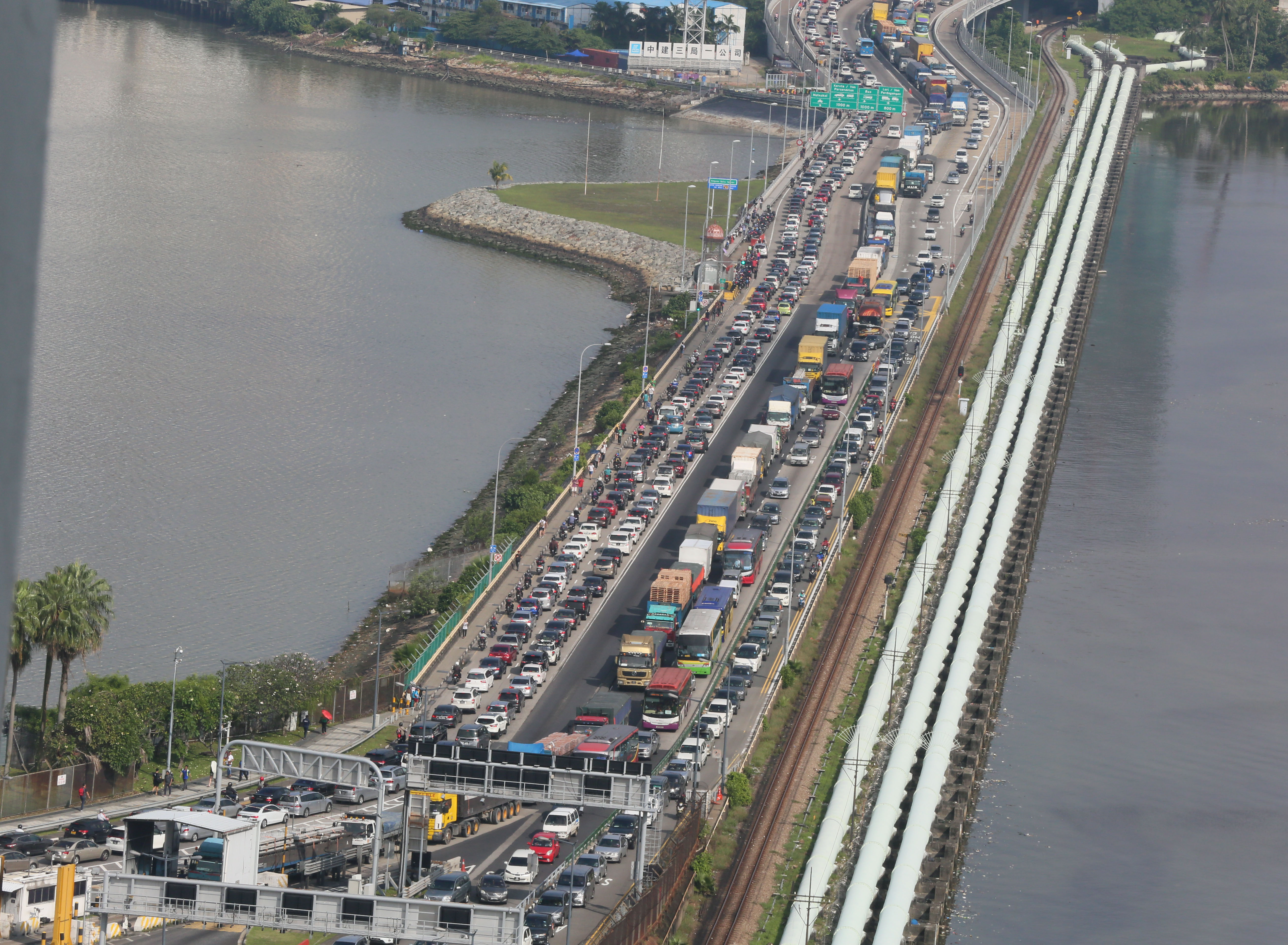 A powerful new card will let users pay for parking, ERP and highway tolls in both Singapore and Malaysia