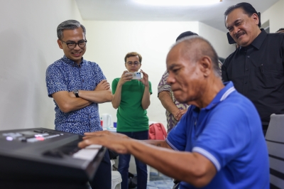 Govt committed to protecting welfare of veteran artistes in Malaysia, says Fahmi