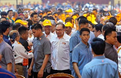 PM Anwar unveils KedaiFGV.com, FGV’s online marketplace selling local produce