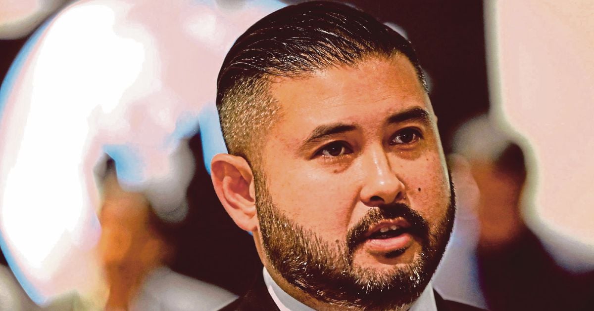 What danger is Pan Gon talking about? asks Tunku Ismail