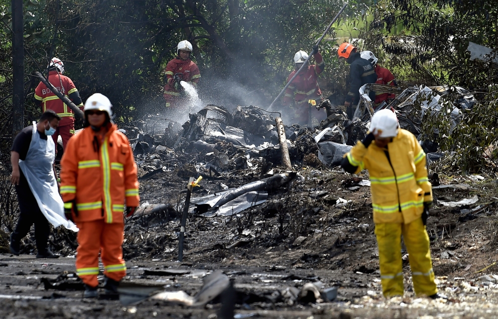 Final Elmina crash finds pilots were in wrong seats, pre-landing action cause of accident