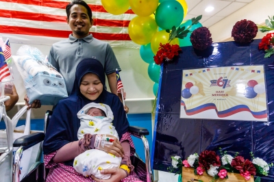 Merdeka or Malaysia Day? Newborn in Putrajaya clearly chooses the first