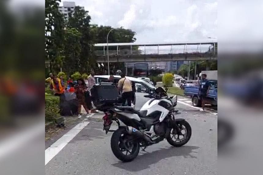 4 adults, 3 children taken to hospital after accident on KPE involving car and lorry