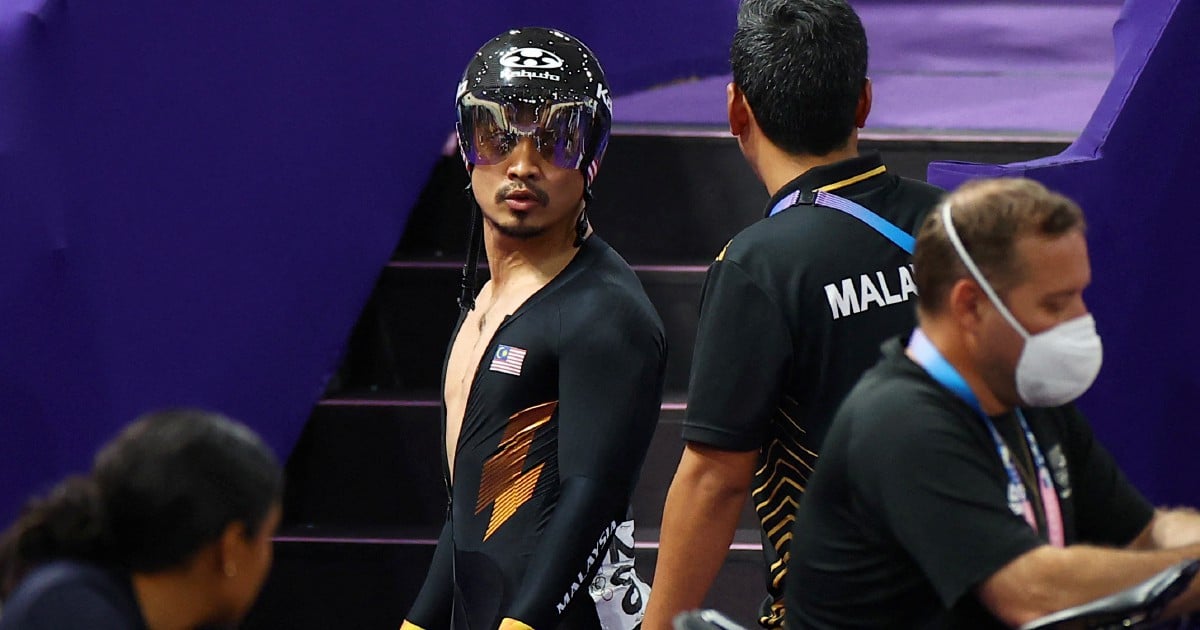 Contingent accepts Azizulhasni's disqualification with 'heavy heart', says CDM