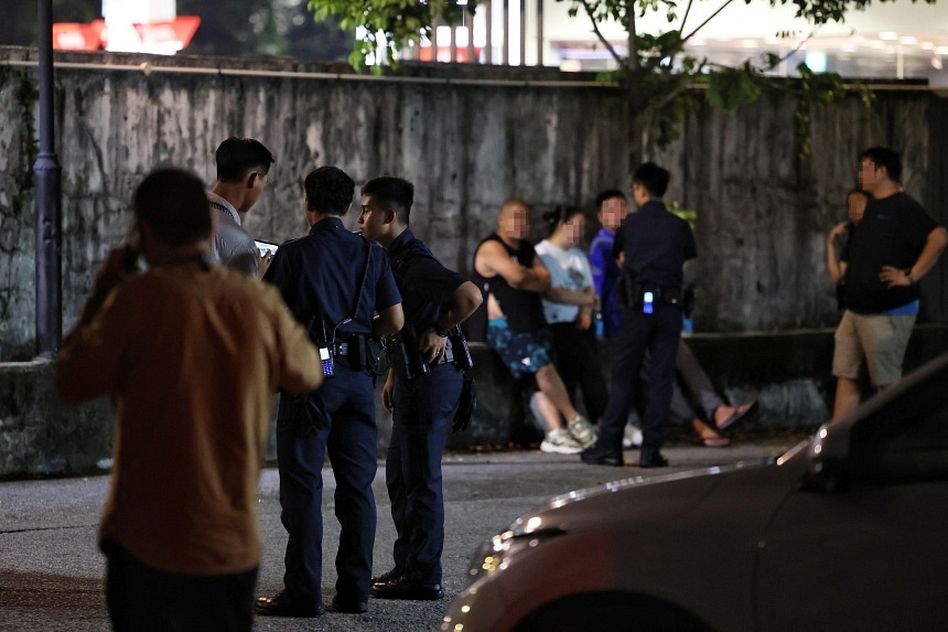 5 arrested after fight in Jurong ends with man taken to hospital