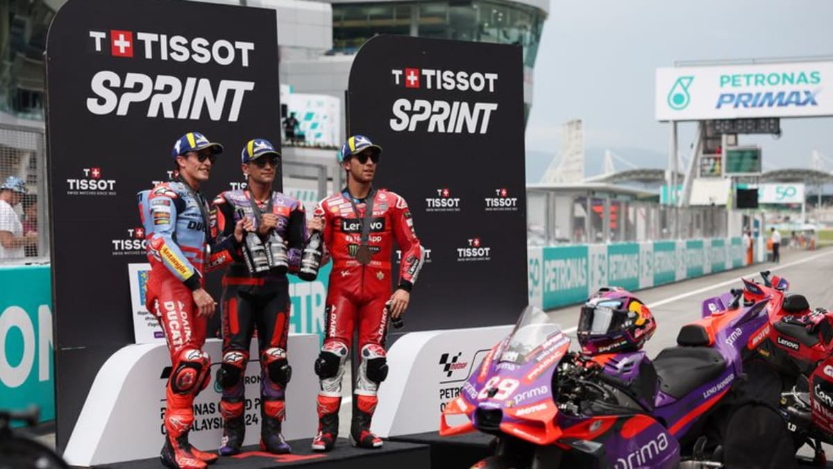 Martin seizes advantage with Malaysian GP sprint win