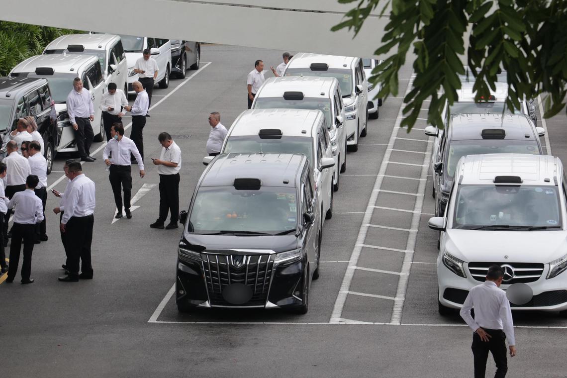 Mini-bus trial at Changi Airport suspended after drivers of premium cabs voice unhappiness