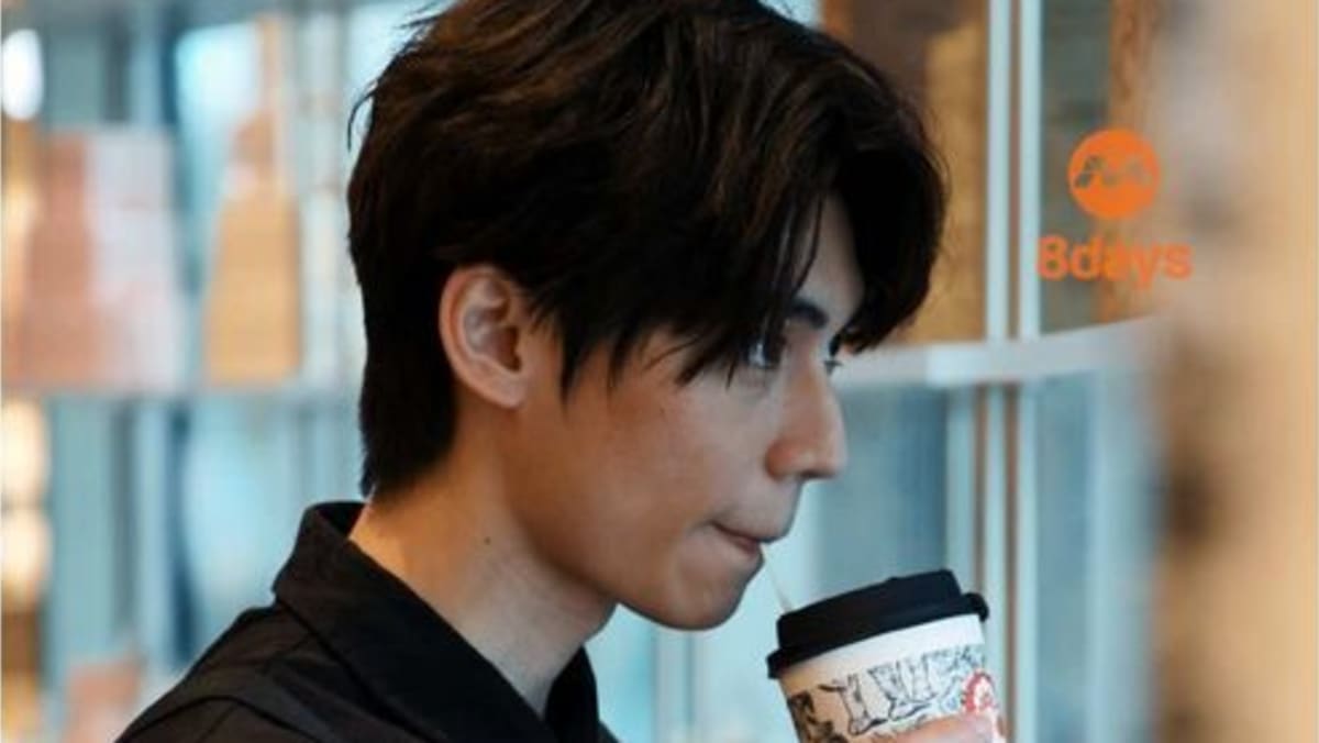 Found! This super hot Chagee barista who has customers Found! This super hot Chagee barista who has customers