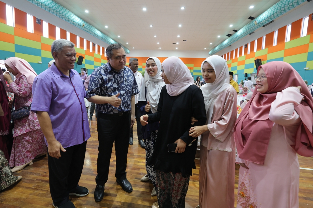 Anthony Loke dismisses call for MCA to join DAP, says proposal ‘doesn’t arise’