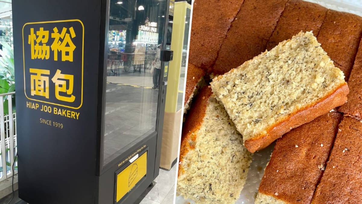 ‘Best Banana Cake In JB’ Sold In Singapore Via Hiap Joo Bakery Vending Machine