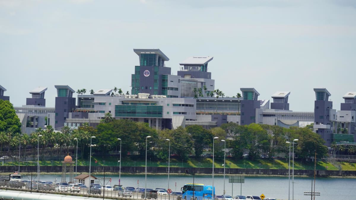 Heavy departure traffic at Woodlands and Tuas checkpoints; delays of up to 5 hours expected