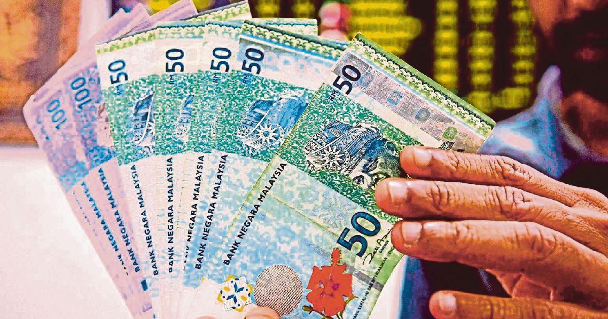 Ringgit continues to soar against greenback as US consumer confidence remains weak