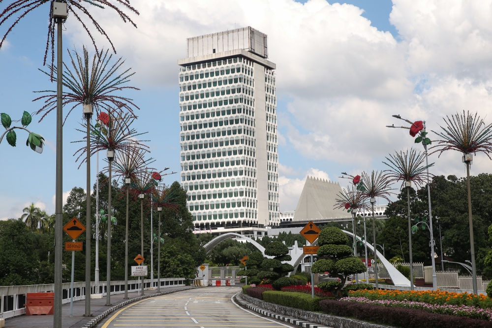 In Dewan Rakyat today: Smart lanes, overloaded lorry policy and ART status on agenda
