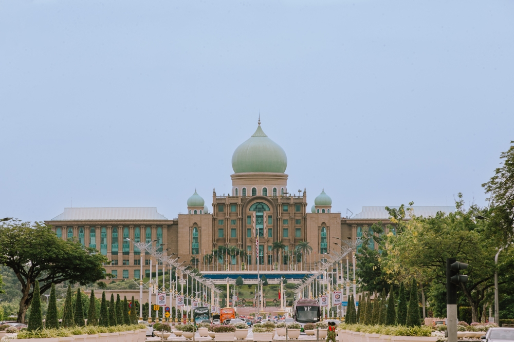 Azalina: Cabinet agrees to 10-year prime minister limit, constitutional amendments to follow