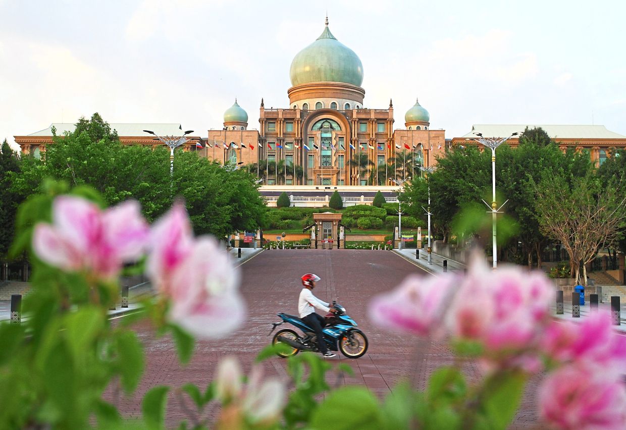 Ministers welcome PM’s New Year message, pledge to focus on reform, people’s welfare