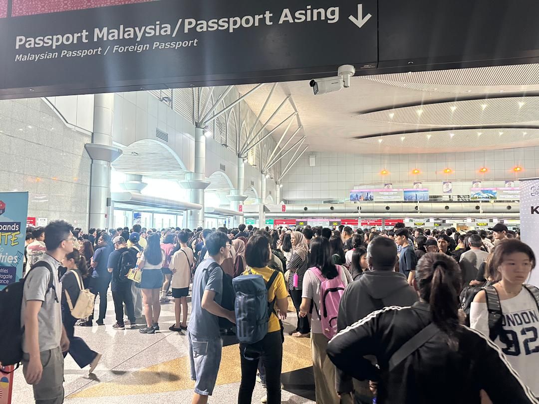 Autogate crashes strand thousands at land checkpoints in Johor