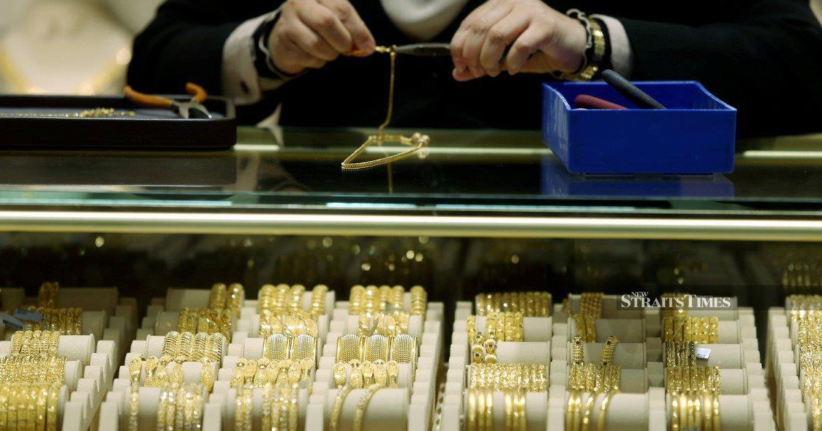 Gold dips, stocks lift as Trump walks back Greenland threats