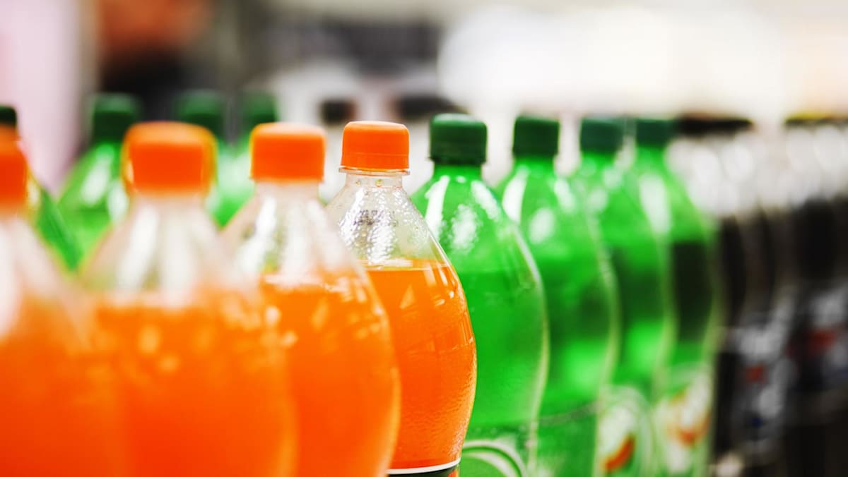 10-cent beverage container return deposit to begin in April, with longer transition period to clear stock