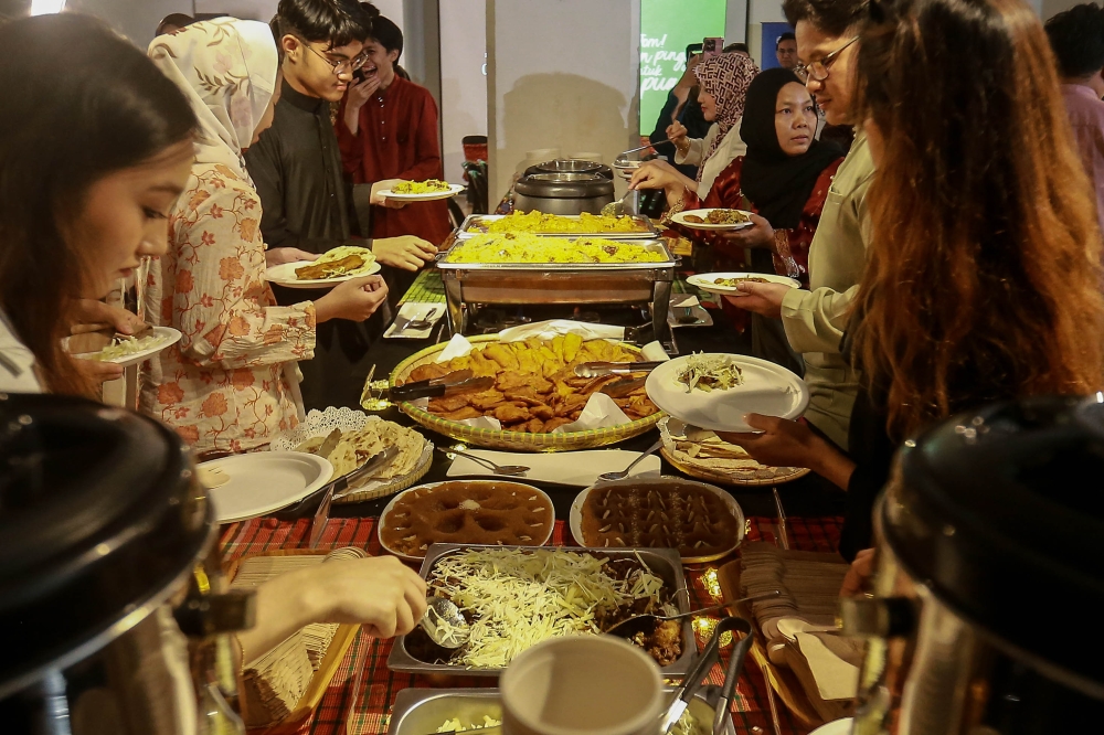 Human rights NGO brings 50 Malaysians, refugees and migrant workers together over iftar to share social struggles