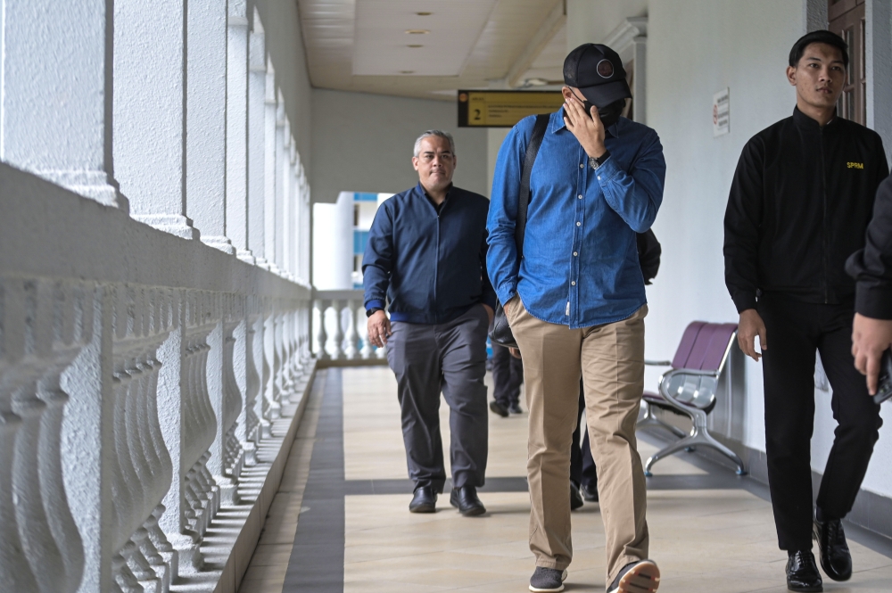 SSM deputy CEO charged again in Shah Alam over RM13,000 received without consideration