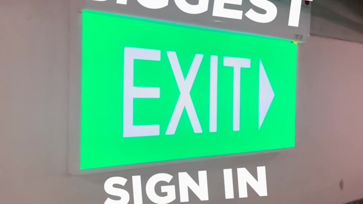 Singapore’s biggest exist sign? 👀 This giant exit