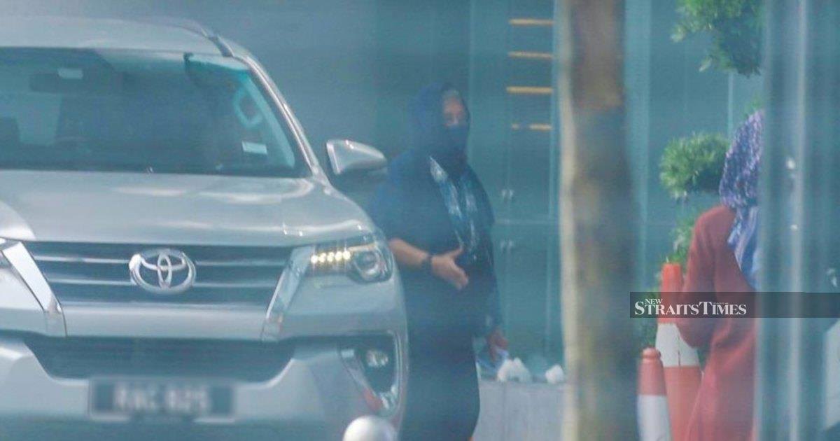 Daim’s daughter arrives at MACC HQ to give statement