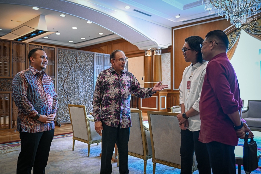 PM Anwar: Malaysia steps up efforts to bring home stranded crew from Hamriyah port