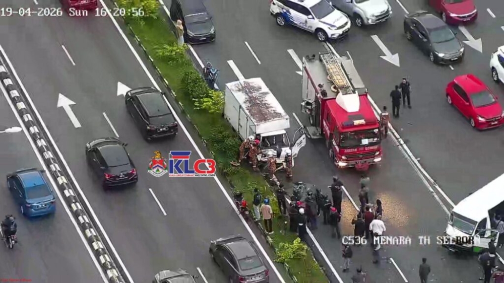 Eight injured in lorry-tour van collision near National Library on Jalan Tun Razak