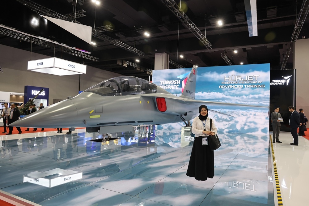 Supersonic jets, cardboard drones and blast-proof specs: The defence drops that turned heads at DSA 2026