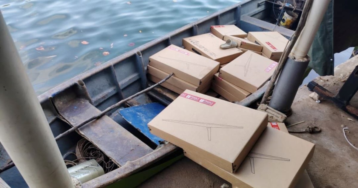 Smuggler flees into Golok River, abandons RM102k satellite devices