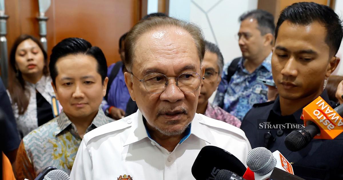 Anwar declines to comment on NS politics, urges respect for royal decree