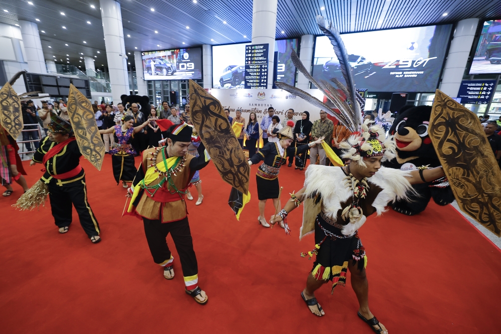 Tourism Malaysia takes Kaamatan and Gawai celebrations to major airports