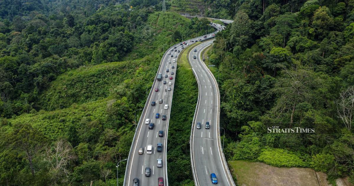 Balik kampung traffic builds up at Kelantan border ahead of Aidiladha