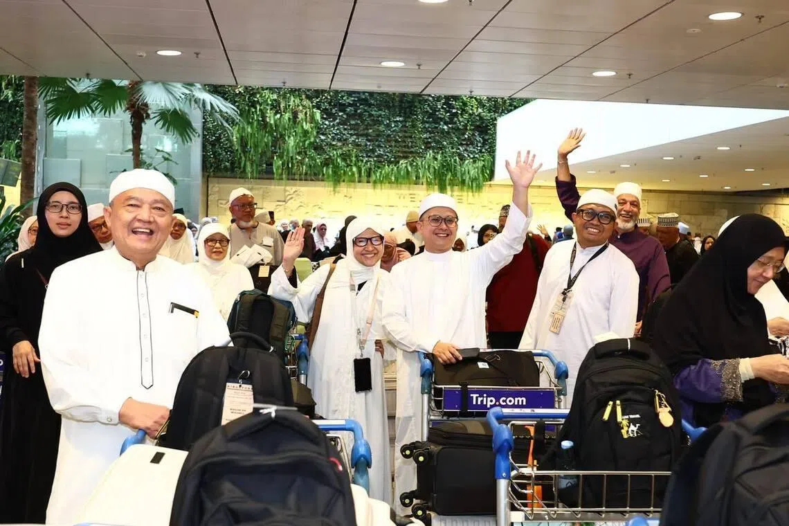 First group of Singapore haj pilgrims return home