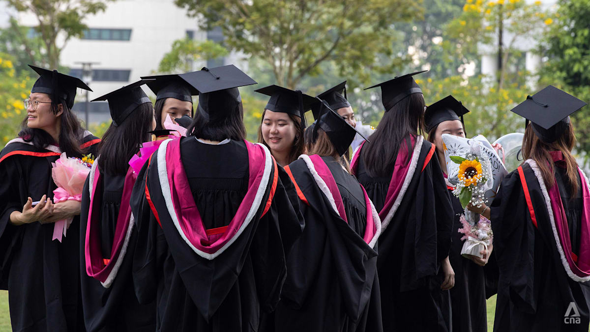 Some fresh grads endure tough job hunts, even with thousands of entry-level PMET job openings