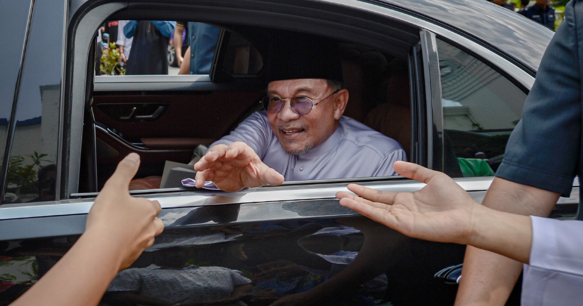 Anwar hits campaign trail in NS to boost PH election push
