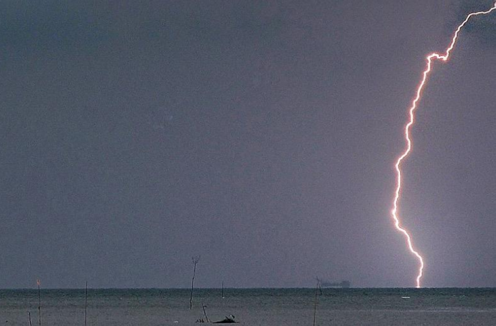 Protect yourself from lightning: MetMalaysia debunks dangerous thunderstorm myths