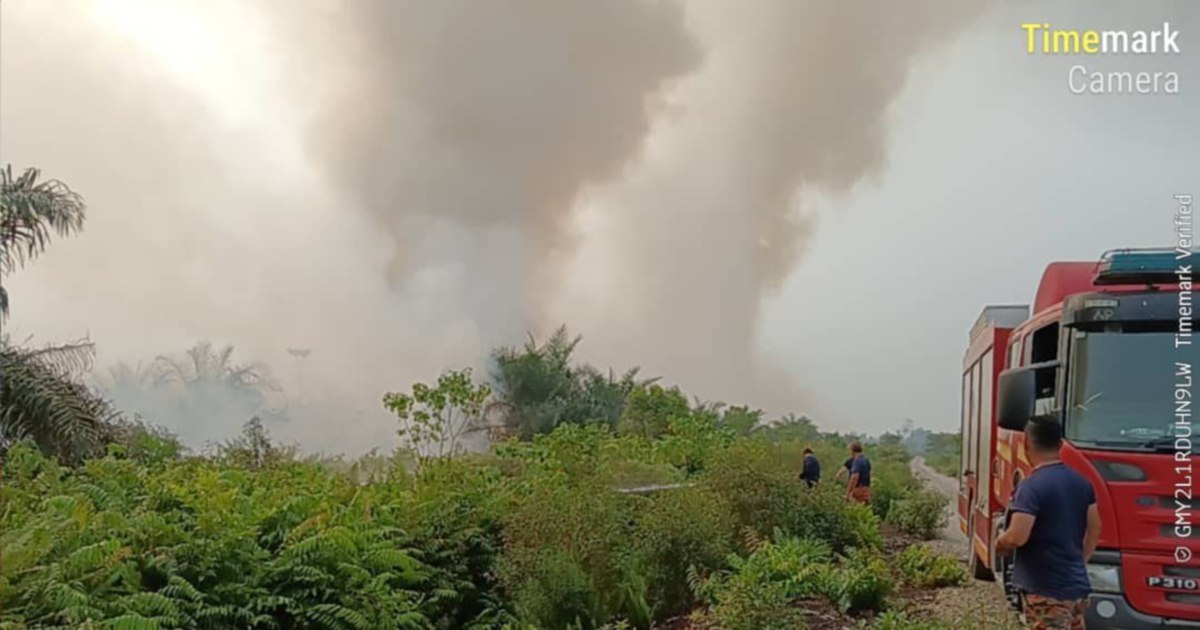 30ha peatland fire in Betong, water bombing control Lundu blaze