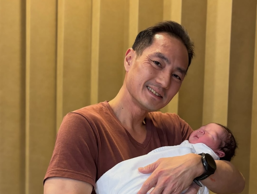 Singapore MP Tan Kiat How welcomes ‘best National Day gift’ after wife’s water breaks during parade