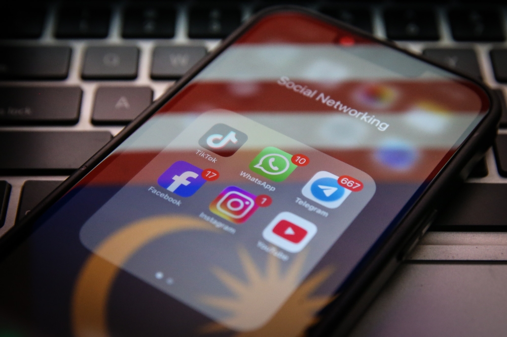 Singapore’s new law targets WhatsApp, TikTok, and Facebook over scams