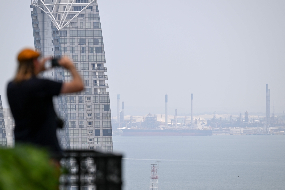 Singapore steps up air‑quality checks amid rising smoke activity in Kalimantan and Sumatra