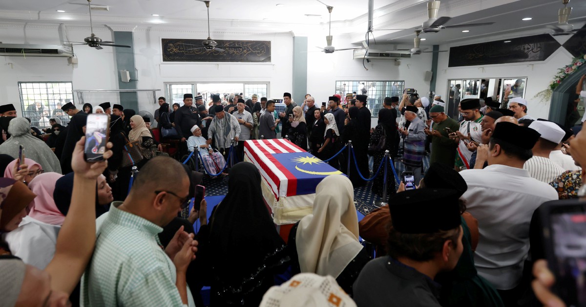 Masjid As Syarif congregation remembers Siti Hasmah as a close friend