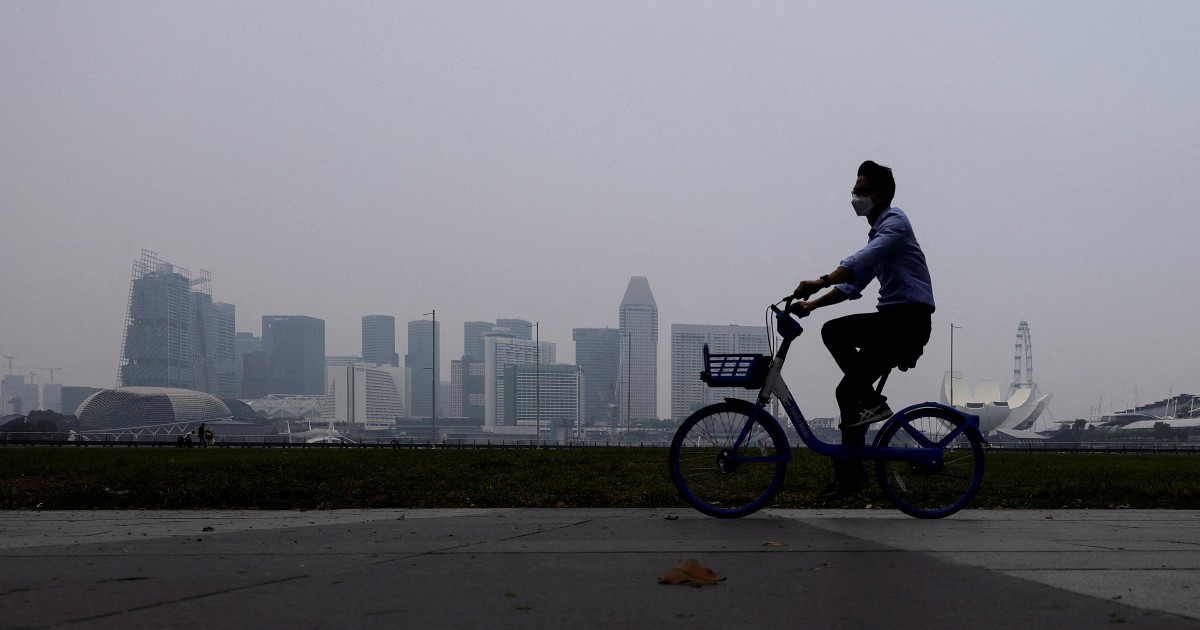 Singapore air quality hits unhealthy levels island-wide