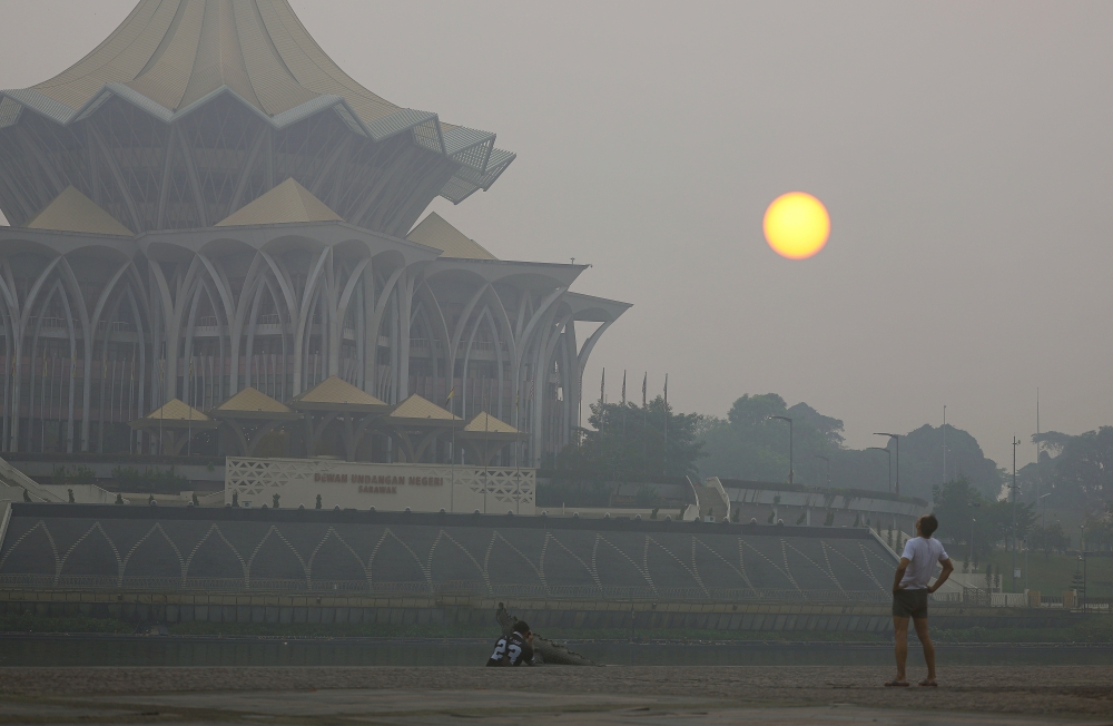 Breathing isn’t easy in Kuching, Malaysia’s haziest spot at 10am as API hits 223