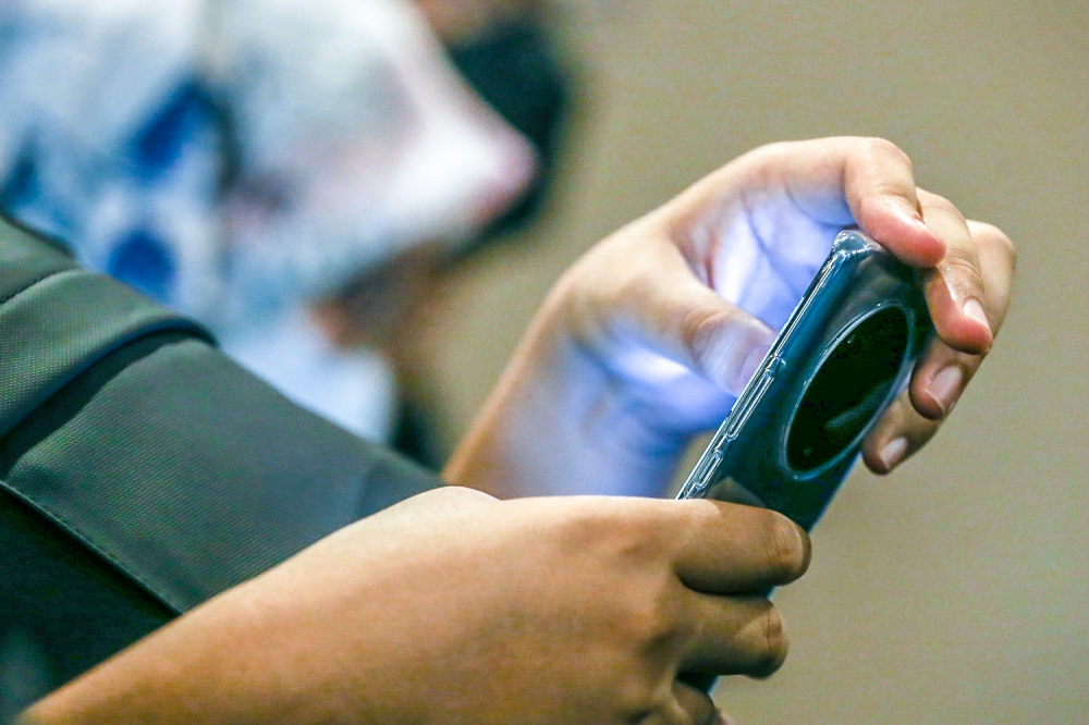 Should social platforms require MyKad for age verification? Experts cite censorship, cybersecurity concerns